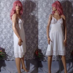 Vintage 60s Slip 1960s White Nylon Lace Bridal Pinup Vanity Fair Size Medium S/M